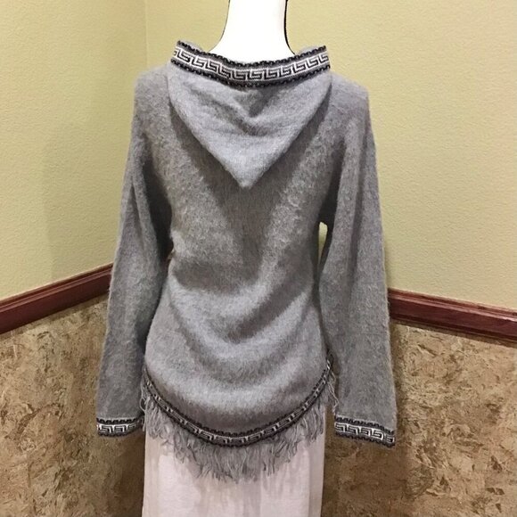 100% Baby Alpaca Sweater Small Women’s Gray Hooded Fringe Long Sleeve - Picture 3 of 6